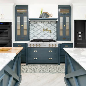 ZLINE Autograph Edition 48 in. Legacy Gas Rangetop with 7 Burners and Porcelain Cooktop in Satin Stainless Steel with Champagne Bronze Accents (RTSZ-48-CB) in a luxury kitchen.