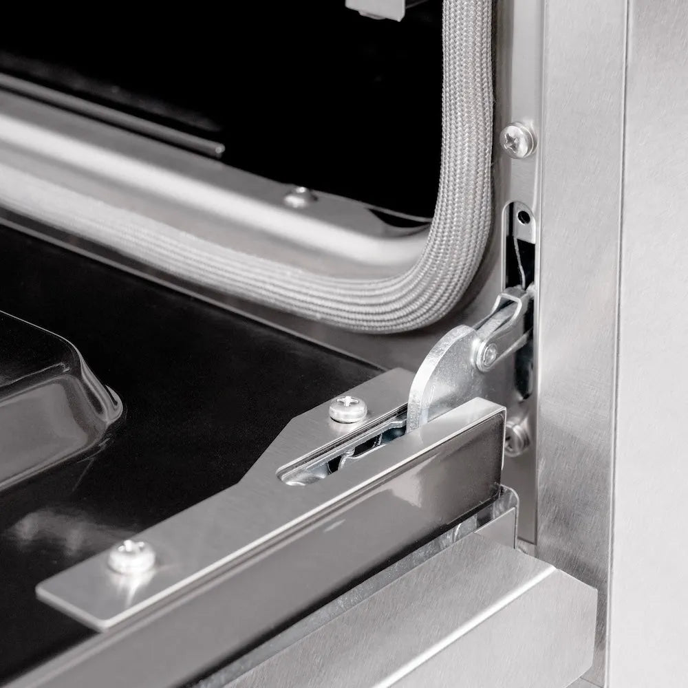 ZLINE 48 in. 6.7 cu. ft. Classic Double Oven Dual Fuel Range in Satin Stainless Steel with 8 Brass Burners (CDRS-BR-48) StayPut oven door hinge.