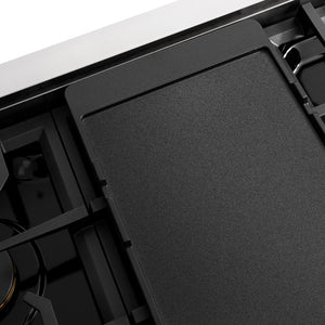 ZLINE 48 in. Autograph Edition Paramount Gas Rangetop with 8 Burners and Porcelain Cooktop in Stainless Steel with Polished Gold Accents (SRTZ-48-G) close-up detail, reversible griddle, flat side.