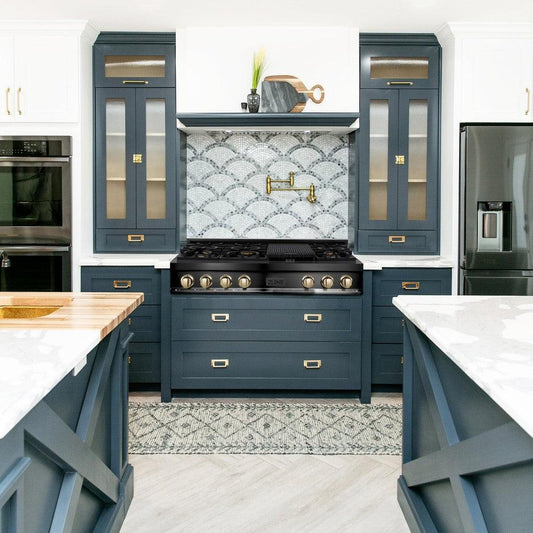 ZLINE Autograph Edition 48 in. Porcelain Rangetop with 7 Gas Burners in Black Stainless Steel and Polished Gold Accents (RTBZ-48-G) lifestyle, in a luxury kitchen.