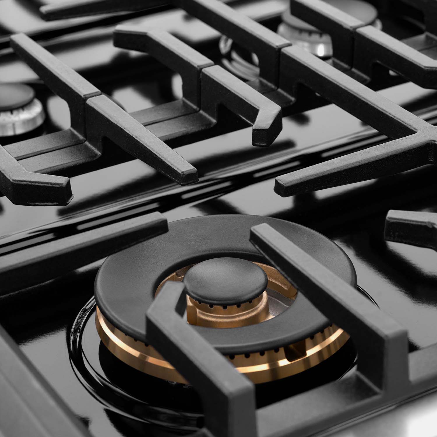 Close-up burners and cast-iron grates on ZLINE 36 in. 5.2 cu. ft. 6 Burner Gas Range with Convection Gas Oven in Stainless Steel (SGR36)